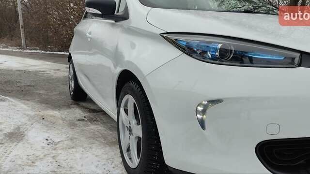Білий Рено Зое, об'ємом двигуна 0 л та пробігом 77 тис. км за 9600 $, фото 16 на Automoto.ua