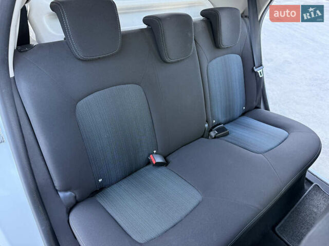 Белый Рено Зое, объемом двигателя 0 л и пробегом 51 тыс. км за 10800 $, фото 68 на Automoto.ua