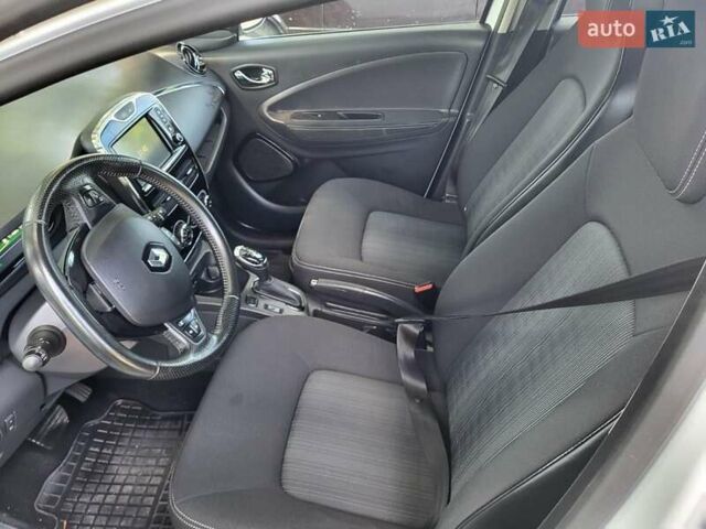 Белый Рено Зое, объемом двигателя 0 л и пробегом 157 тыс. км за 8500 $, фото 10 на Automoto.ua
