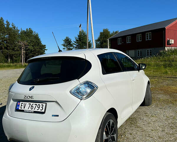 Білий Рено Зое, об'ємом двигуна 0 л та пробігом 73 тис. км за 6200 $, фото 7 на Automoto.ua