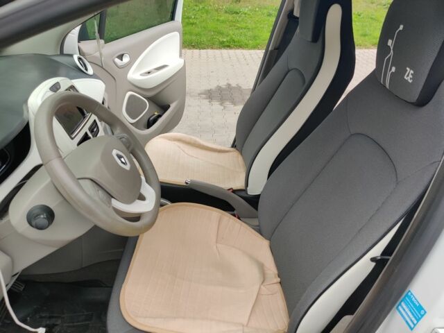 Белый Рено Зое, объемом двигателя 0 л и пробегом 190 тыс. км за 8100 $, фото 1 на Automoto.ua