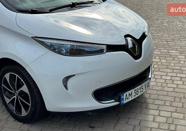 Белый Рено Зое, объемом двигателя 0 л и пробегом 157 тыс. км за 8700 $, фото 1 на Automoto.ua