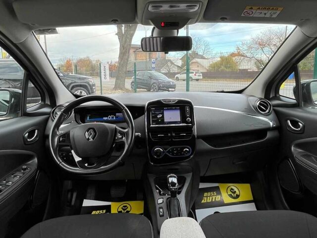 Белый Рено Зое, объемом двигателя 0 л и пробегом 140 тыс. км за 9300 $, фото 7 на Automoto.ua