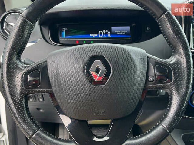 Белый Рено Зое, объемом двигателя 0 л и пробегом 140 тыс. км за 8900 $, фото 9 на Automoto.ua