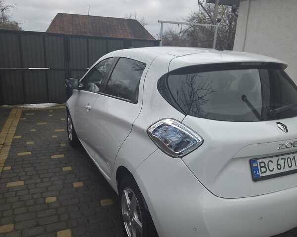 Белый Рено Зое, объемом двигателя 0 л и пробегом 117 тыс. км за 10500 $, фото 3 на Automoto.ua