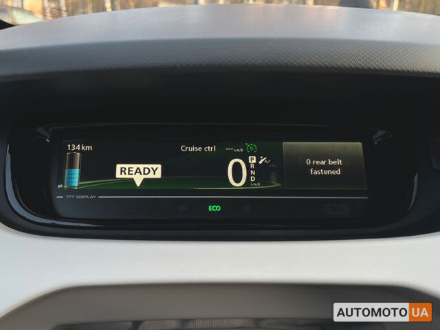 Белый Рено Зое, объемом двигателя 41 л и пробегом 95 тыс. км за 8999 $, фото 14 на Automoto.ua