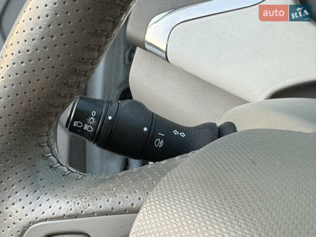 Белый Рено Зое, объемом двигателя 0 л и пробегом 70 тыс. км за 9200 $, фото 20 на Automoto.ua