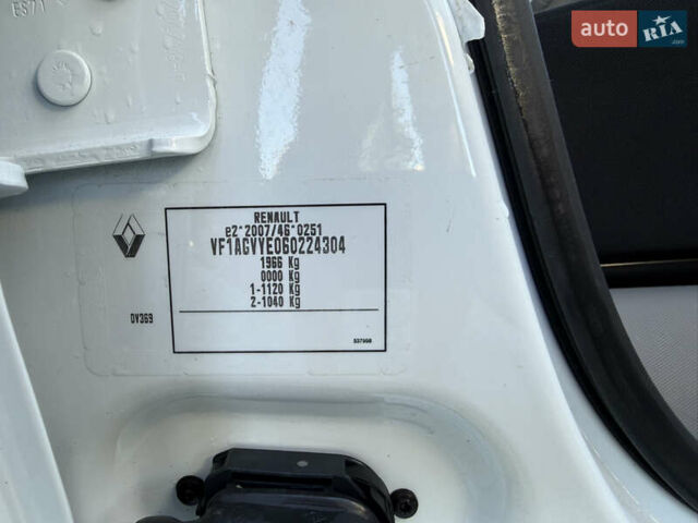 Белый Рено Зое, объемом двигателя 0 л и пробегом 57 тыс. км за 9500 $, фото 15 на Automoto.ua