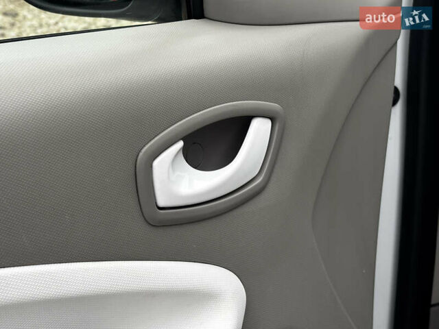 Білий Рено Зое, об'ємом двигуна 0 л та пробігом 23 тис. км за 8850 $, фото 26 на Automoto.ua