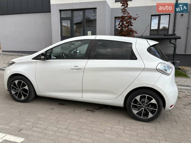 Белый Рено Зое, объемом двигателя 0 л и пробегом 44 тыс. км за 9999 $, фото 2 на Automoto.ua