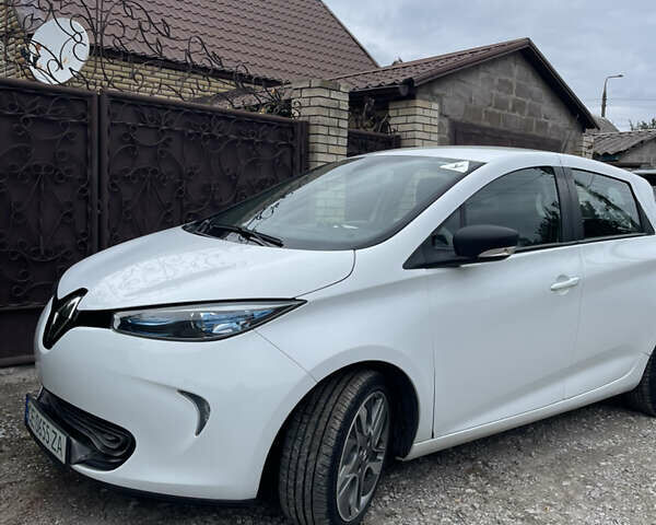 Белый Рено Зое, объемом двигателя 0 л и пробегом 78 тыс. км за 12700 $, фото 2 на Automoto.ua