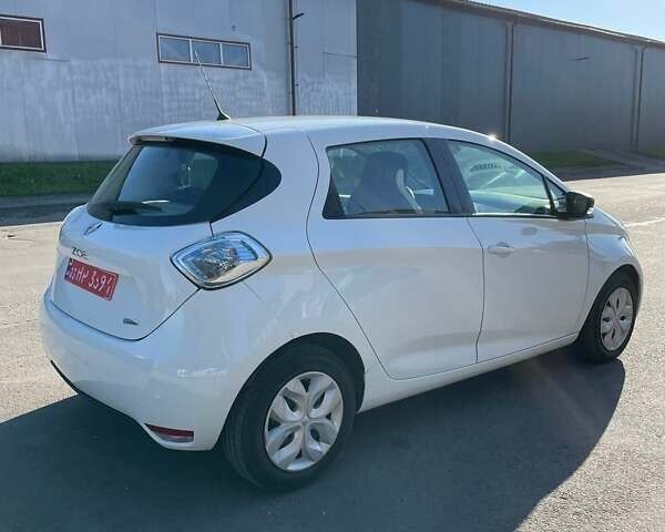 Белый Рено Зое, объемом двигателя 0 л и пробегом 160 тыс. км за 8200 $, фото 11 на Automoto.ua