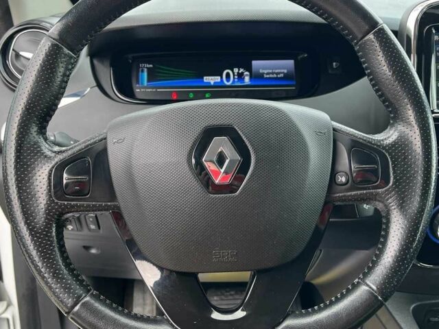 Белый Рено Зое, объемом двигателя 0 л и пробегом 140 тыс. км за 9300 $, фото 9 на Automoto.ua