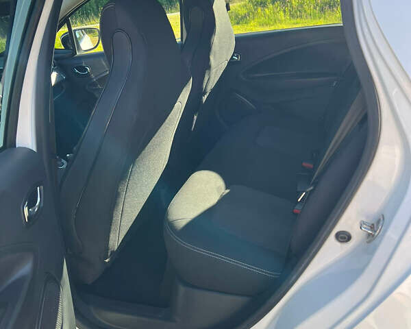 Білий Рено Зое, об'ємом двигуна 0 л та пробігом 73 тис. км за 6200 $, фото 15 на Automoto.ua
