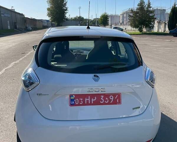 Белый Рено Зое, объемом двигателя 0 л и пробегом 160 тыс. км за 8200 $, фото 5 на Automoto.ua