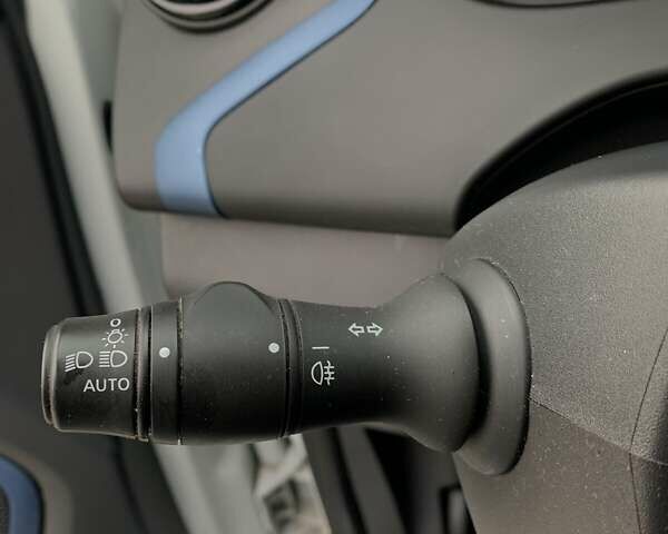 Белый Рено Зое, объемом двигателя 0 л и пробегом 32 тыс. км за 11500 $, фото 16 на Automoto.ua
