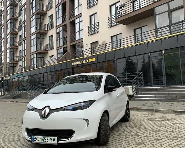 Белый Рено Зое, объемом двигателя 0 л и пробегом 32 тыс. км за 11500 $, фото 2 на Automoto.ua