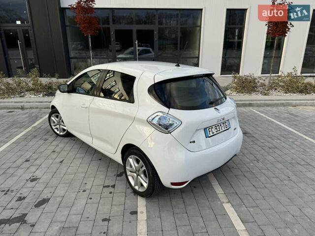 Белый Рено Зое, объемом двигателя 0 л и пробегом 75 тыс. км за 9900 $, фото 21 на Automoto.ua