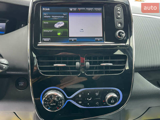 Белый Рено Зое, объемом двигателя 0 л и пробегом 140 тыс. км за 8900 $, фото 10 на Automoto.ua