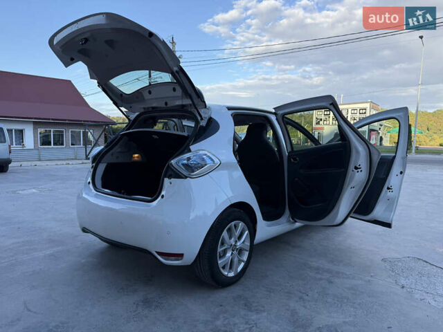 Белый Рено Зое, объемом двигателя 0 л и пробегом 51 тыс. км за 10800 $, фото 41 на Automoto.ua