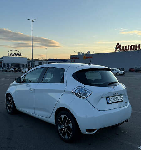 Белый Рено Зое, объемом двигателя 0 л и пробегом 117 тыс. км за 9800 $, фото 5 на Automoto.ua