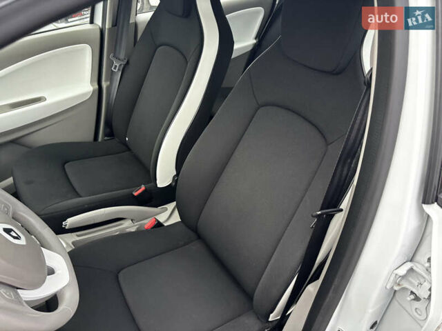 Білий Рено Зое, об'ємом двигуна 0 л та пробігом 23 тис. км за 8850 $, фото 15 на Automoto.ua