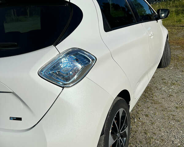 Білий Рено Зое, об'ємом двигуна 0 л та пробігом 73 тис. км за 6200 $, фото 5 на Automoto.ua