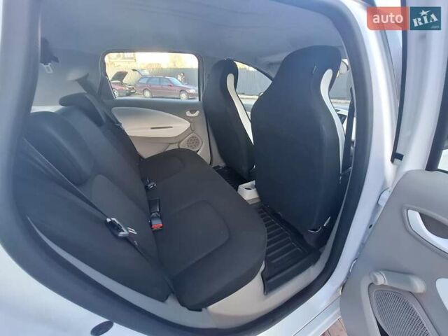 Белый Рено Зое, объемом двигателя 0 л и пробегом 90 тыс. км за 9500 $, фото 18 на Automoto.ua