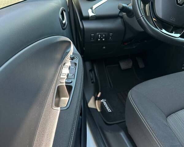 Білий Рено Зое, об'ємом двигуна 0 л та пробігом 41 тис. км за 11500 $, фото 18 на Automoto.ua