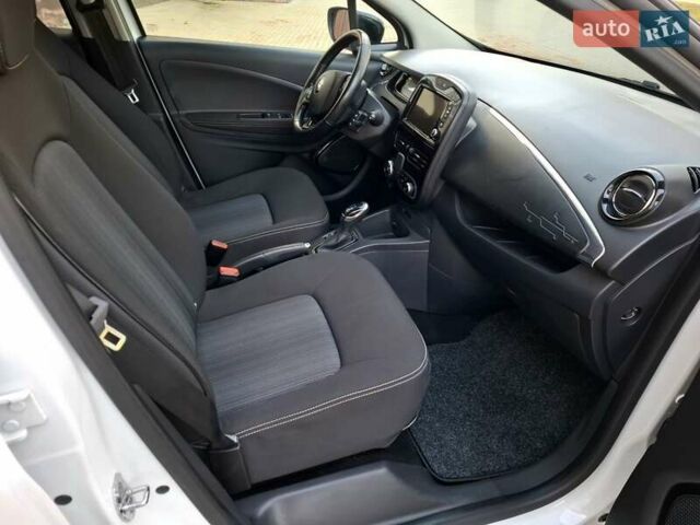 Белый Рено Зое, объемом двигателя 0 л и пробегом 129 тыс. км за 8700 $, фото 22 на Automoto.ua