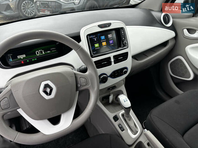 Білий Рено Зое, об'ємом двигуна 0 л та пробігом 23 тис. км за 8850 $, фото 20 на Automoto.ua