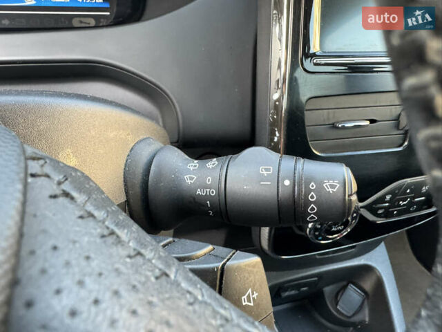 Белый Рено Зое, объемом двигателя 0 л и пробегом 70 тыс. км за 8900 $, фото 14 на Automoto.ua