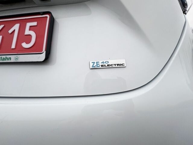 Белый Рено Зое, объемом двигателя 0 л и пробегом 37 тыс. км за 9600 $, фото 11 на Automoto.ua