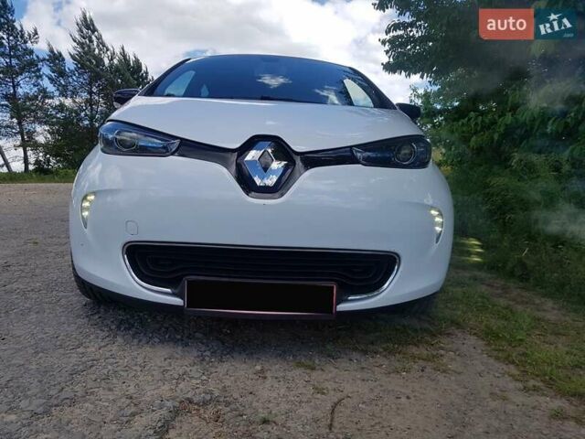 Белый Рено Зое, объемом двигателя 0 л и пробегом 95 тыс. км за 11000 $, фото 1 на Automoto.ua
