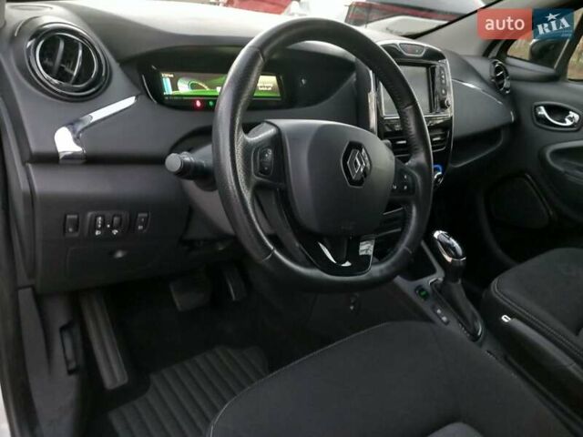 Белый Рено Зое, объемом двигателя 0 л и пробегом 39 тыс. км за 10900 $, фото 10 на Automoto.ua
