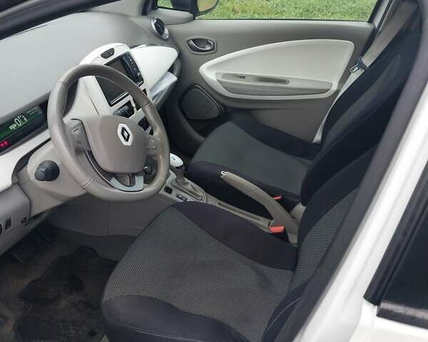 Білий Рено Зое, об'ємом двигуна 0 л та пробігом 92 тис. км за 9600 $, фото 8 на Automoto.ua