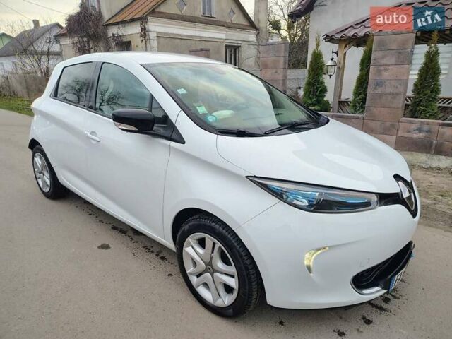 Белый Рено Зое, объемом двигателя 0 л и пробегом 90 тыс. км за 8900 $, фото 2 на Automoto.ua