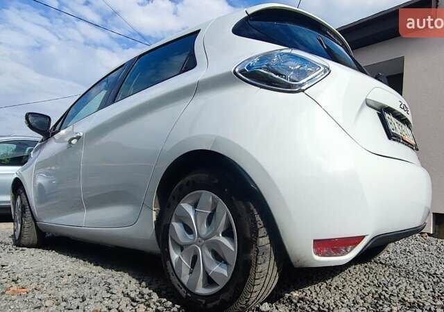 Белый Рено Зое, объемом двигателя 0 л и пробегом 97 тыс. км за 9500 $, фото 5 на Automoto.ua