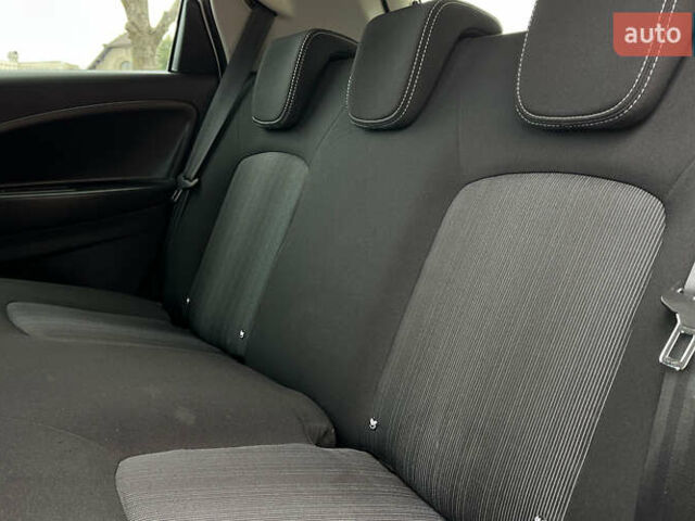 Белый Рено Зое, объемом двигателя 0 л и пробегом 140 тыс. км за 8900 $, фото 19 на Automoto.ua