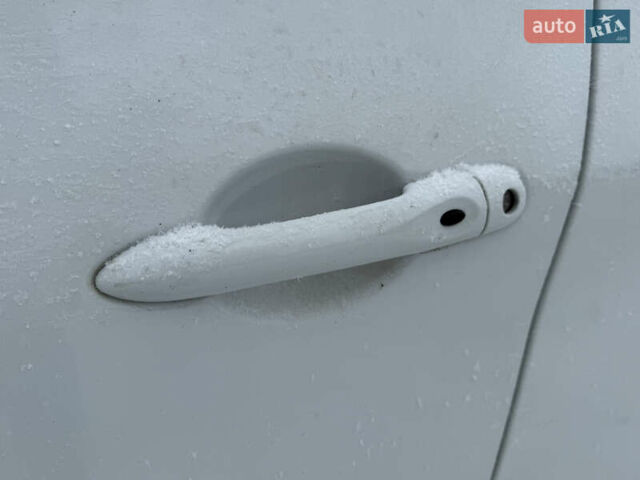 Білий Рено Зое, об'ємом двигуна 0 л та пробігом 57 тис. км за 9499 $, фото 29 на Automoto.ua