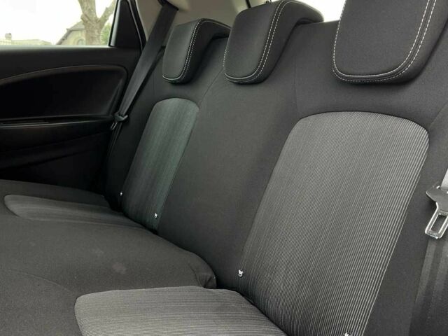 Белый Рено Зое, объемом двигателя 0 л и пробегом 140 тыс. км за 9300 $, фото 19 на Automoto.ua