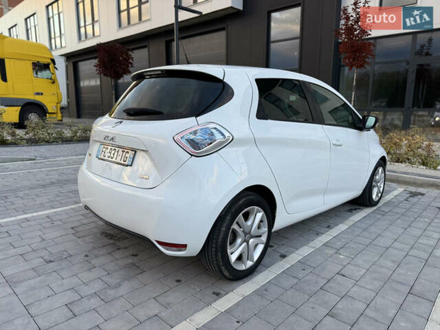 Белый Рено Зое, объемом двигателя 0 л и пробегом 75 тыс. км за 9900 $, фото 12 на Automoto.ua