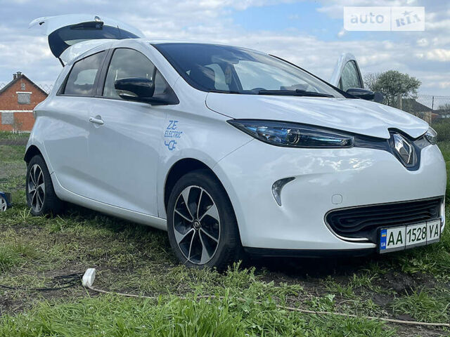 Білий Рено Зое, об'ємом двигуна 0 л та пробігом 60 тис. км за 13999 $, фото 5 на Automoto.ua