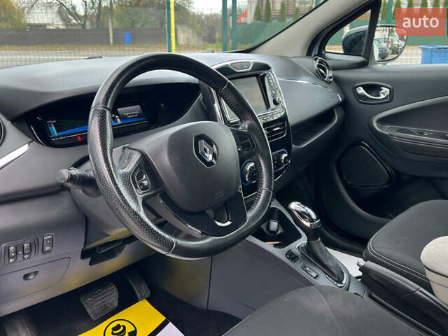 Белый Рено Зое, объемом двигателя 0 л и пробегом 140 тыс. км за 9300 $, фото 6 на Automoto.ua