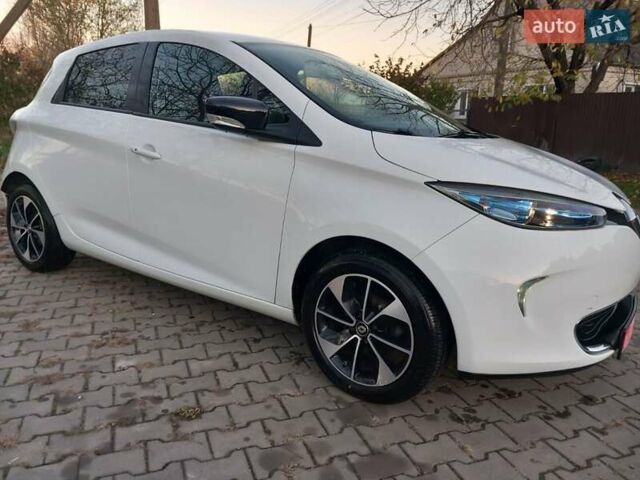 Белый Рено Зое, объемом двигателя 0 л и пробегом 39 тыс. км за 10900 $, фото 8 на Automoto.ua