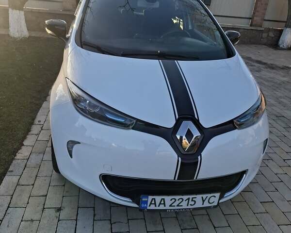 Белый Рено Зое, объемом двигателя 0 л и пробегом 176 тыс. км за 9300 $, фото 10 на Automoto.ua