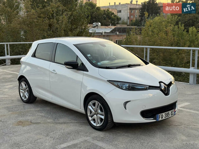 Белый Рено Зое, объемом двигателя 0 л и пробегом 70 тыс. км за 9200 $, фото 1 на Automoto.ua