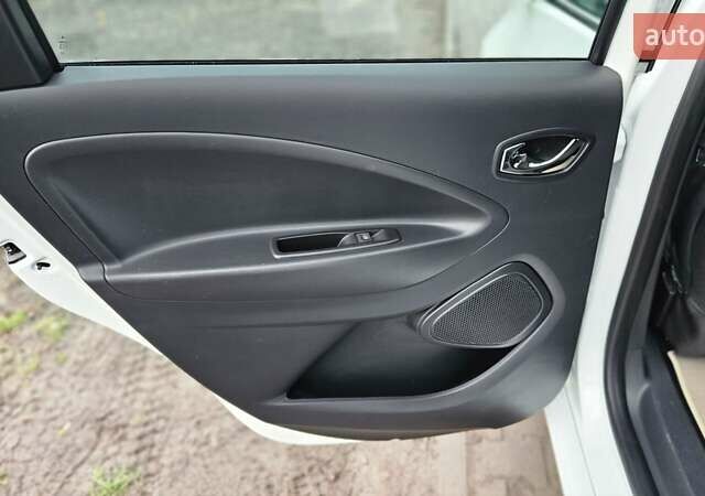 Белый Рено Зое, объемом двигателя 0 л и пробегом 71 тыс. км за 9550 $, фото 50 на Automoto.ua