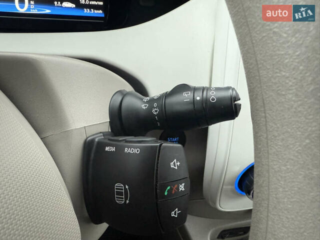 Белый Рено Зое, объемом двигателя 0 л и пробегом 127 тыс. км за 9200 $, фото 52 на Automoto.ua