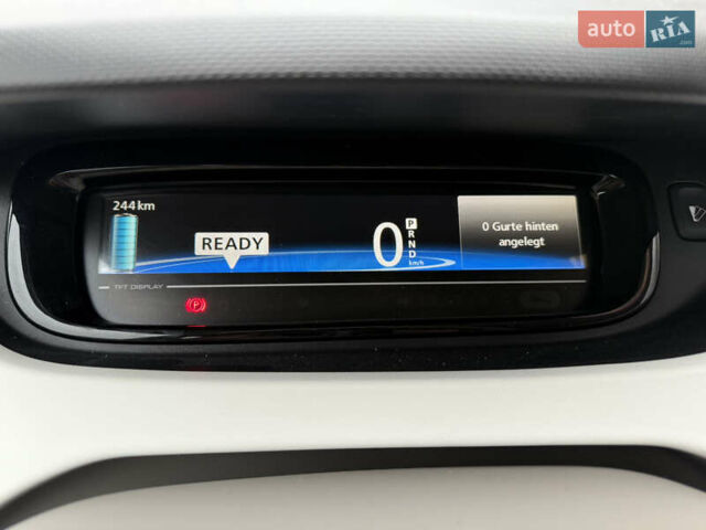 Белый Рено Зое, объемом двигателя 0 л и пробегом 127 тыс. км за 9200 $, фото 48 на Automoto.ua